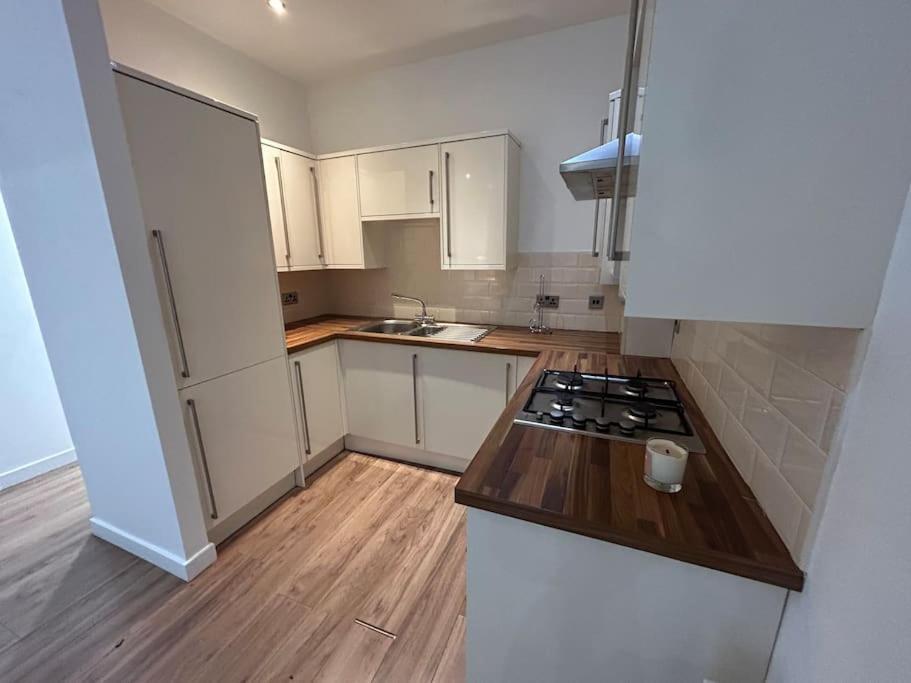 Spacious Central 2Bed Apartment Уилмслоу Екстериор снимка