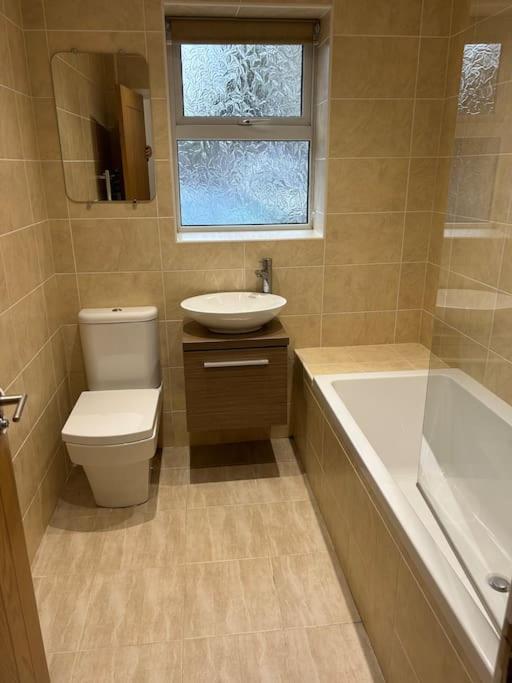 Spacious Central 2Bed Apartment Уилмслоу Екстериор снимка