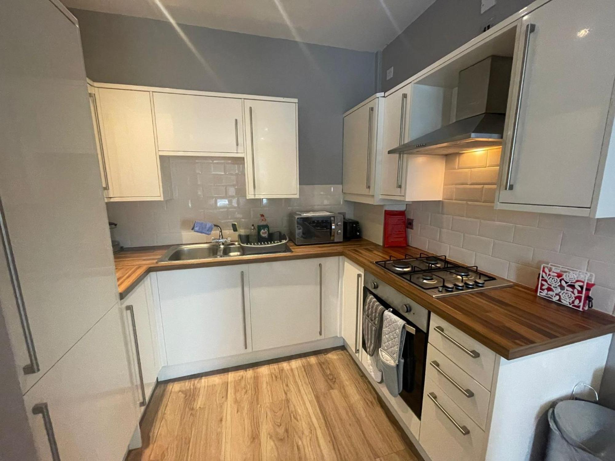 Spacious Central 2Bed Apartment Уилмслоу Екстериор снимка